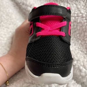 Nike toddler 8C pink, black and white